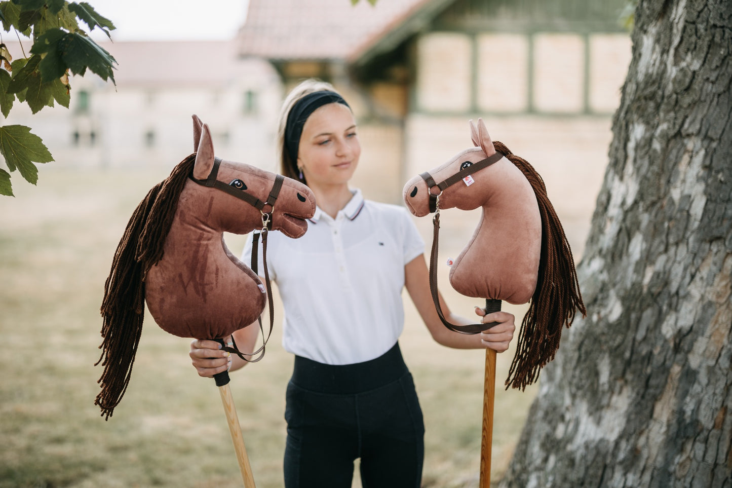 Rosie - Dunkelbraune Mähne - Pferd Groß