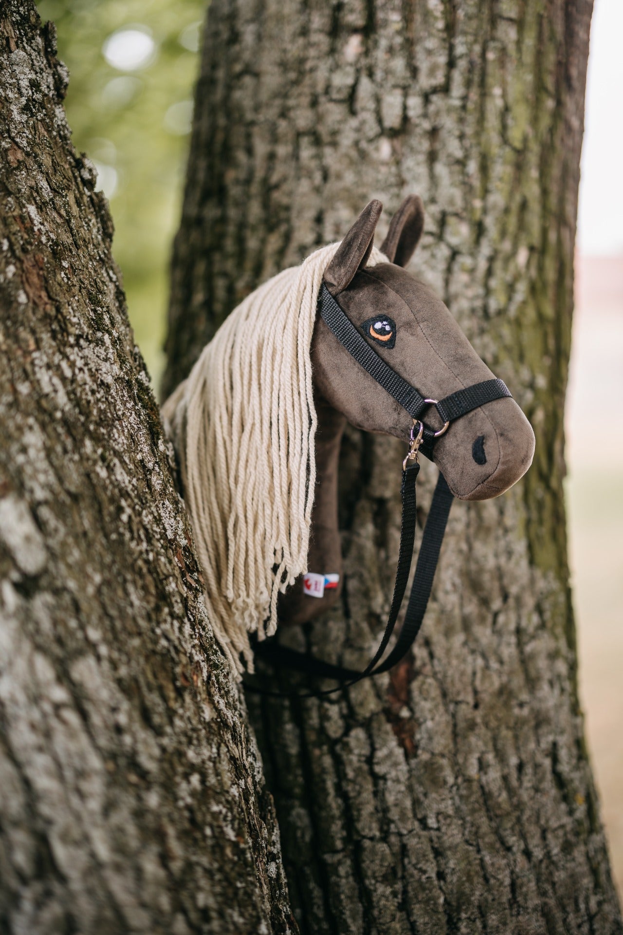 Hobby horse jménem Gizmo s přírodní hřívou, hříbě na tyči, česká ruční výroba.
