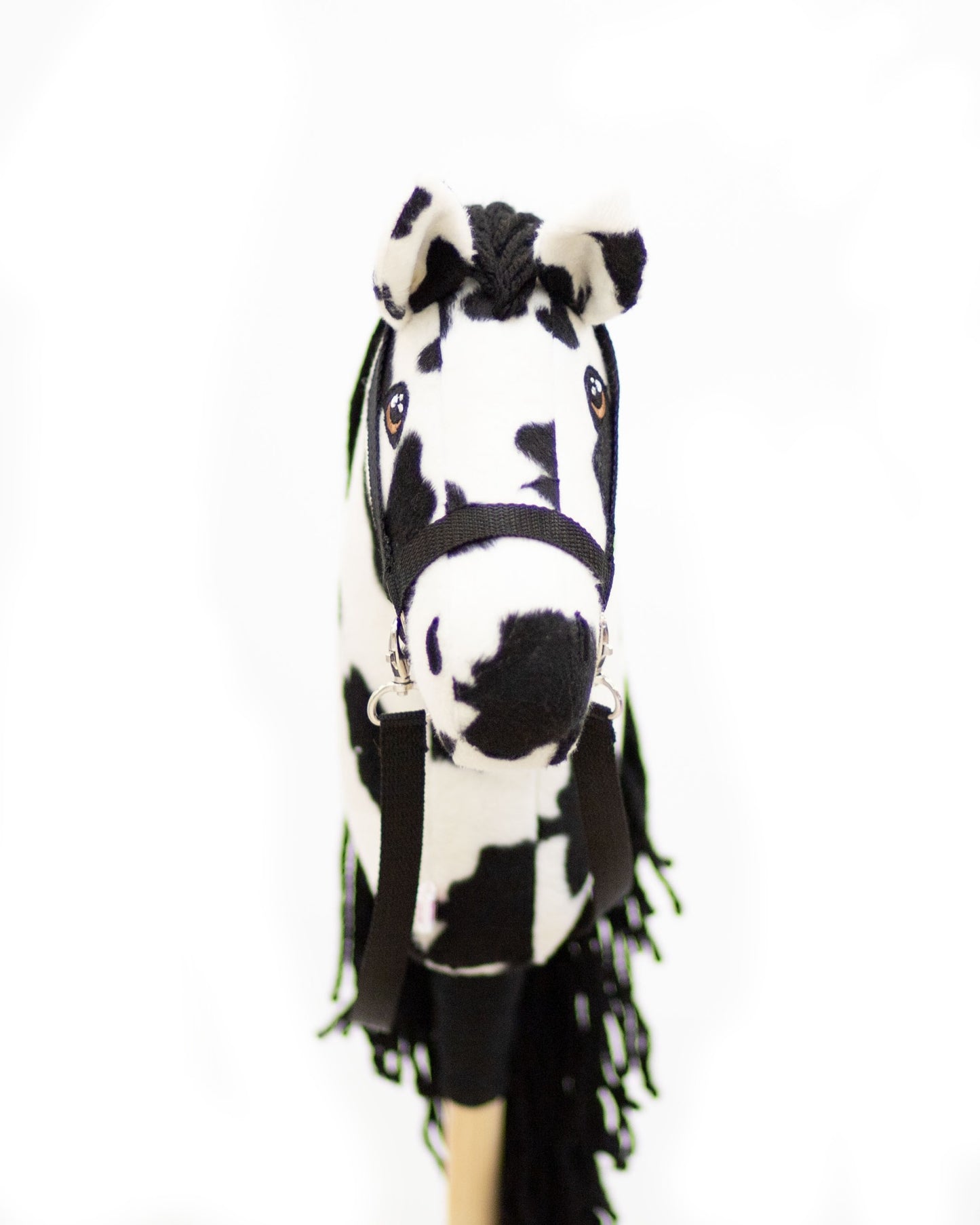 Černobílý hobby horse jménem Dakota, hříbě na tyči, česká ruční výroba.