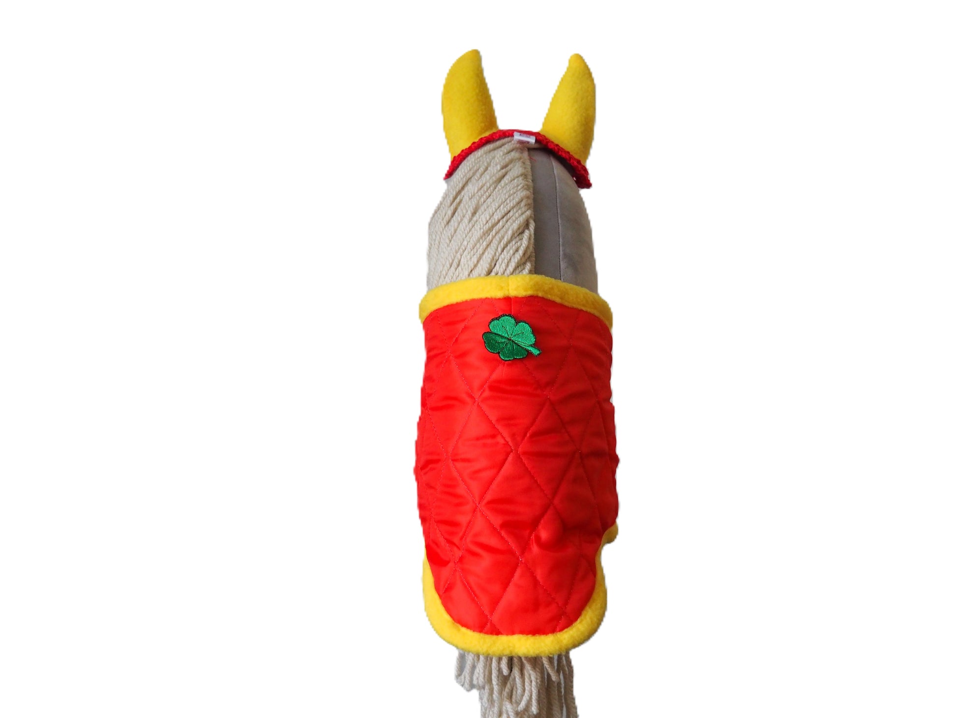 Výhodný duo set pro hobby horse, obsahující sladěnou čabraku a dečku v červené barvě.