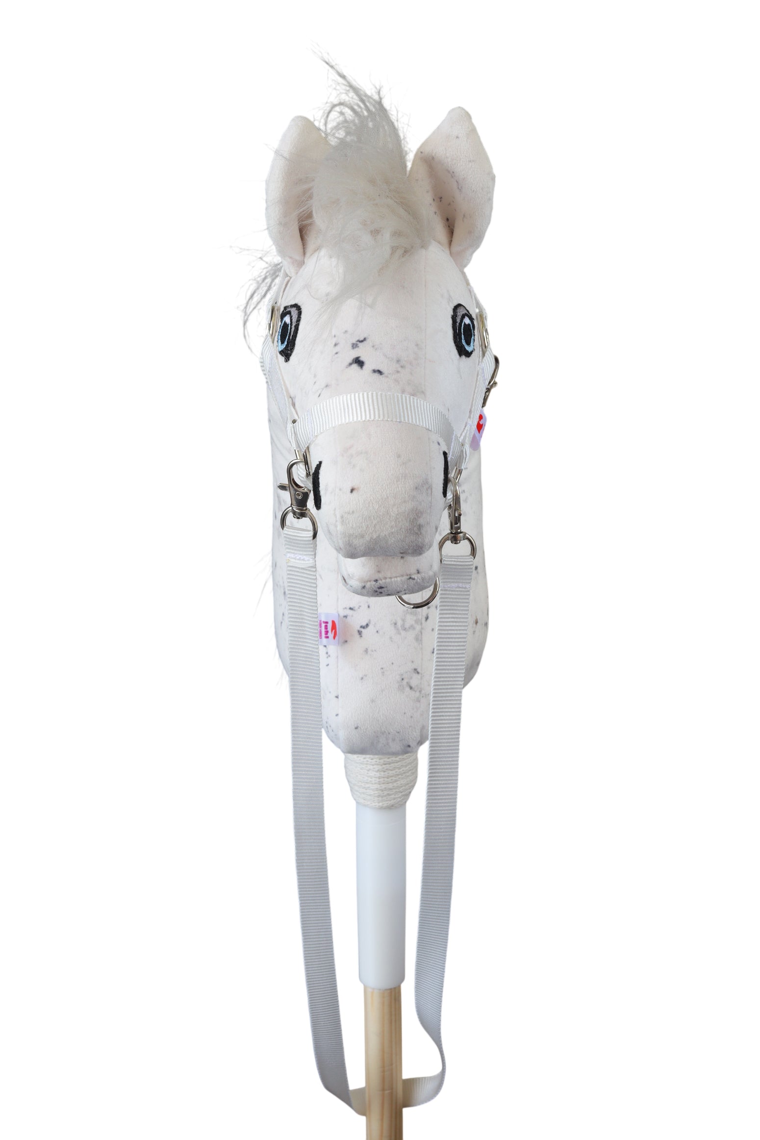 Hobbyhorse s bílou ohlávkou a otěží z polypropylenu. Pohled zepředu.
